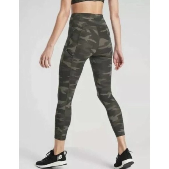 Athleta 7/8 Camo ultimate 7/8 tight leggings size XS - Picture 1 of 6